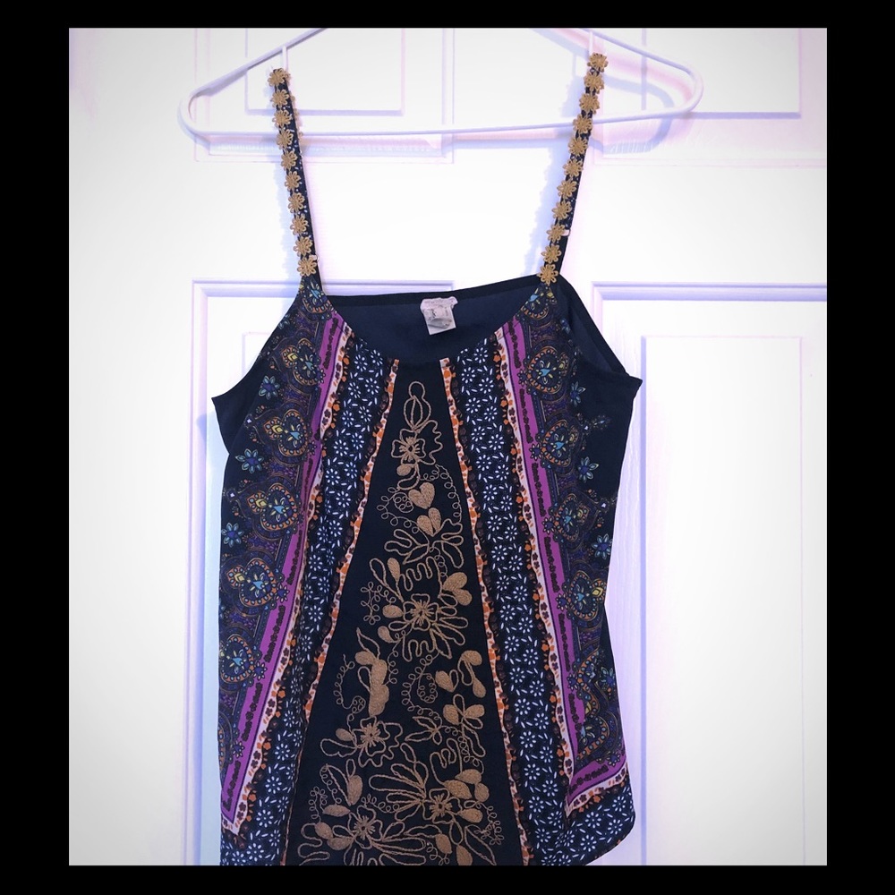 Buckle top